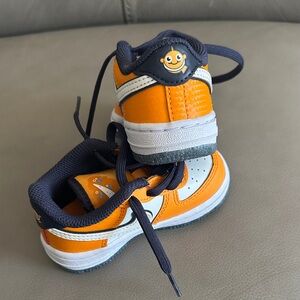 Nike Kids Orange and Navy Low-Top Sneakers